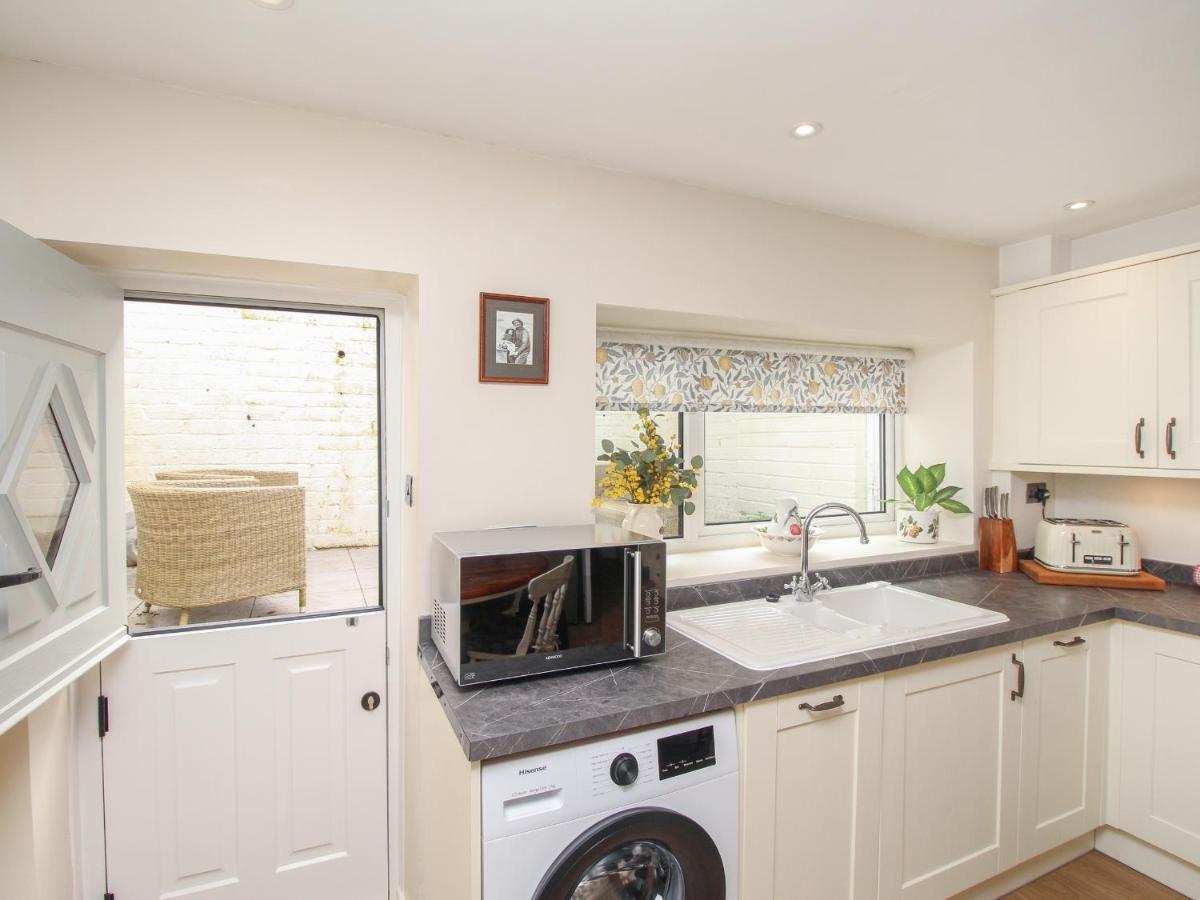White Cottage Bere Regis Exterior photo